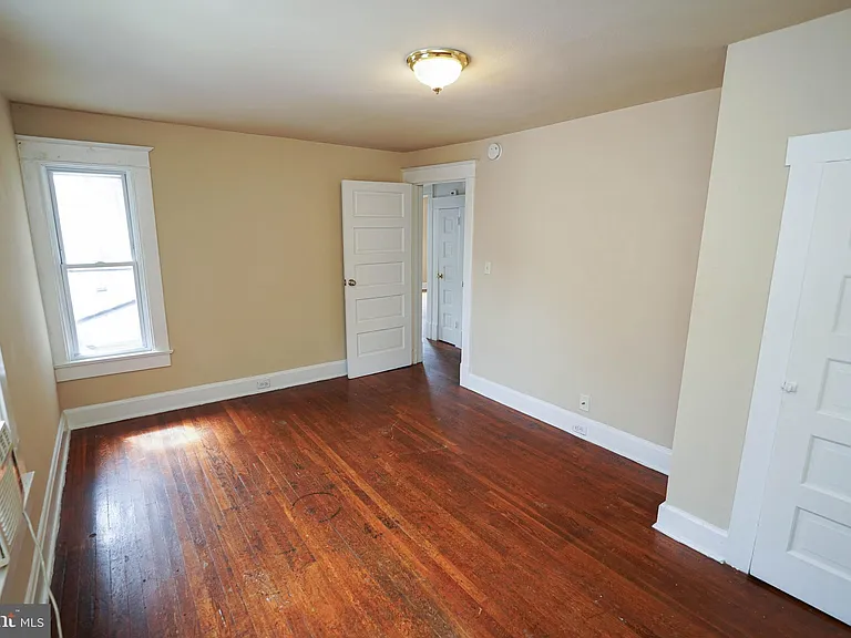 235 Newton St #4 — Photo 15