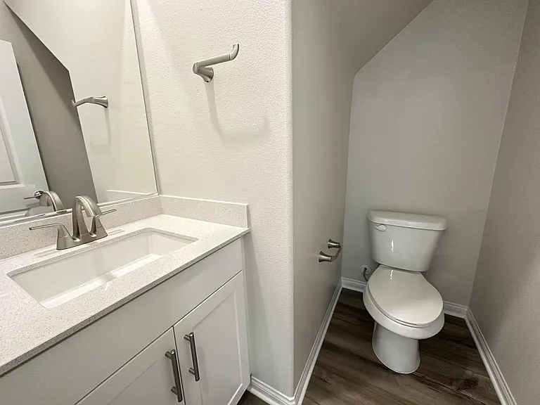 401 Verna St — Photo 15