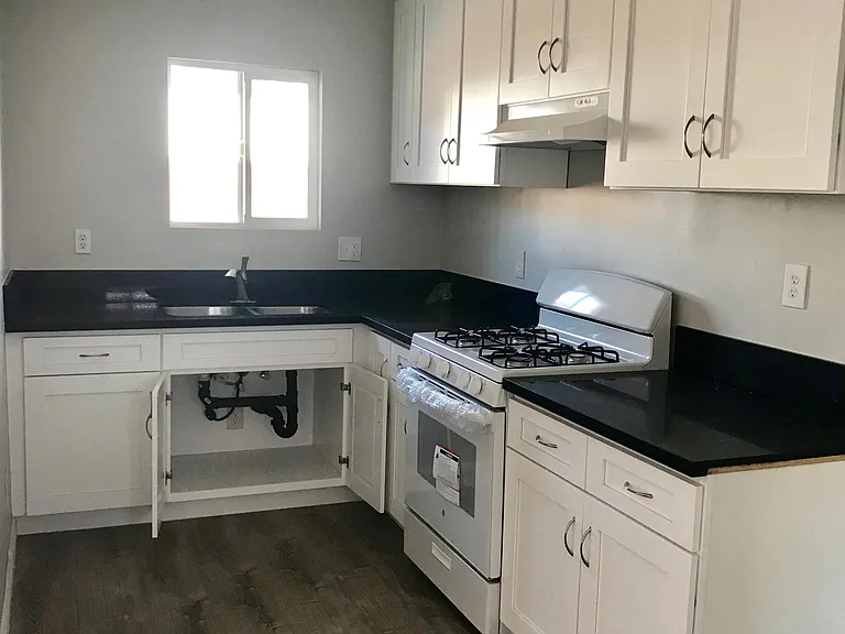 1854 Marine Ave #4 — Photo 1