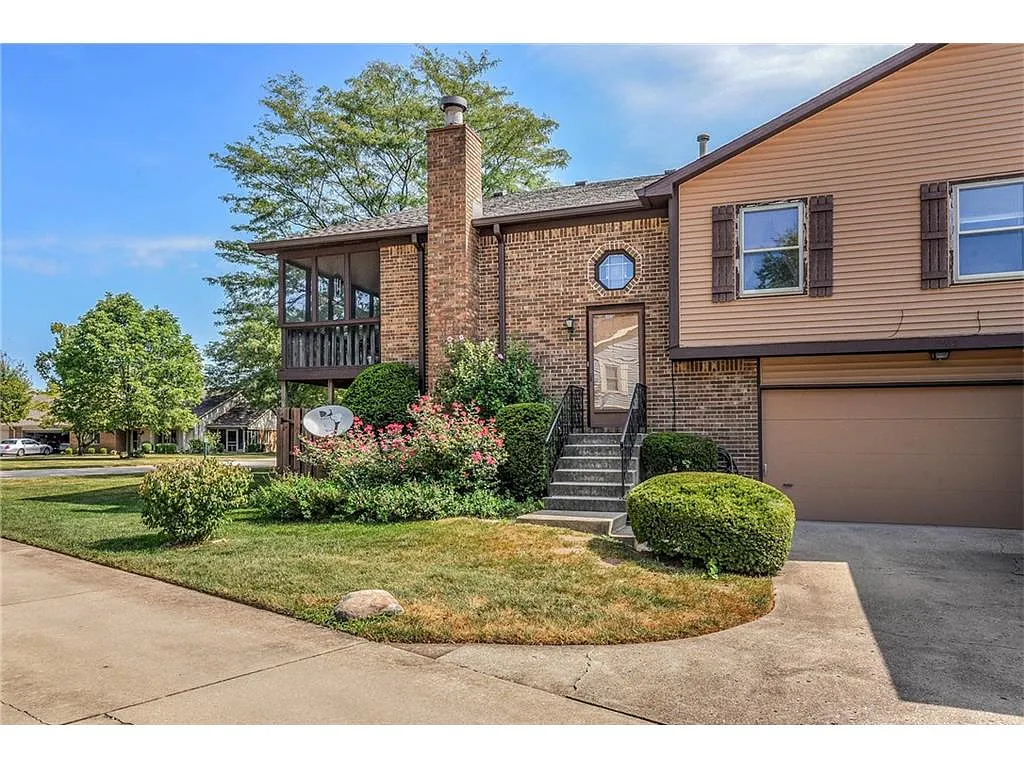 7465 Prairie Lake Dr photo 1