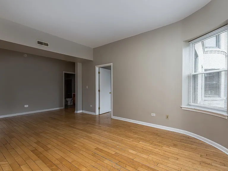 6042 S Prairie Ave #2 — Photo 5