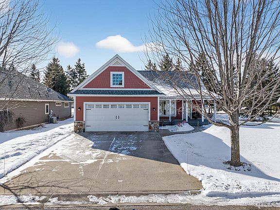 3rd image of 936 White Spruce Way NW