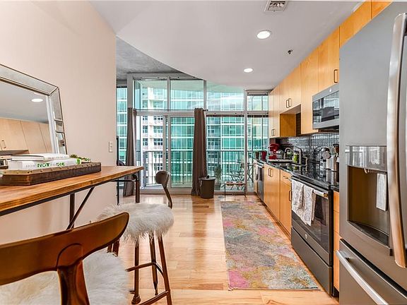 5th image of 923 Peachtree St NE Unit 1039