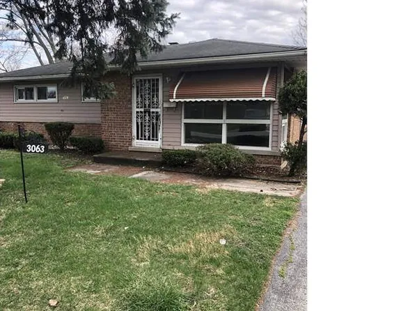 3063 Nottingham Ave, Markham, IL 60428