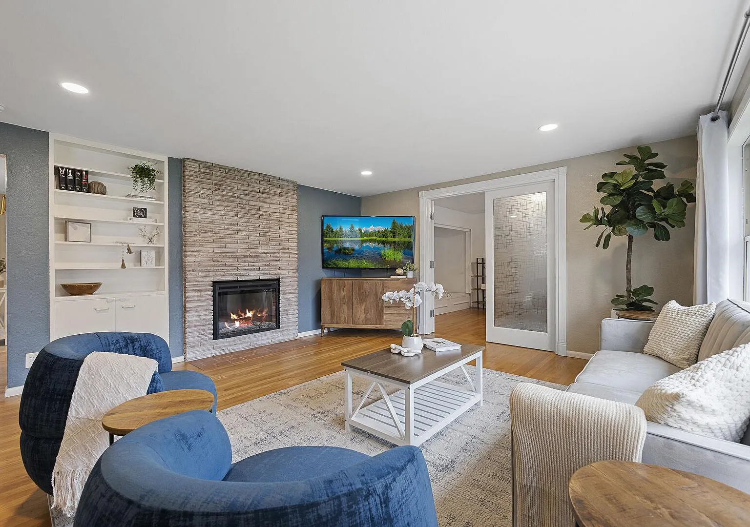 5 bed, 2431 sqft, $4,500 — Photo 4