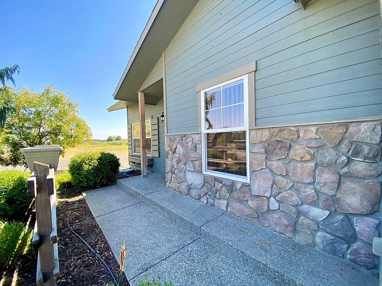 9002 Vialago Pkwy — Photo 3