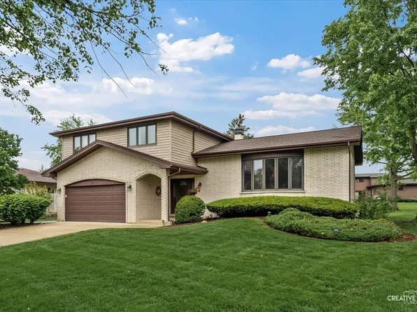 6841 Carpenter St, Downers Grove, IL 60516