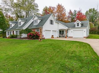 210 Canfield Dr, Chardon, OH 44024