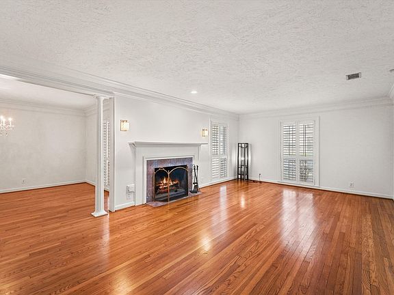 3rd image of 4025 Chatham Ln