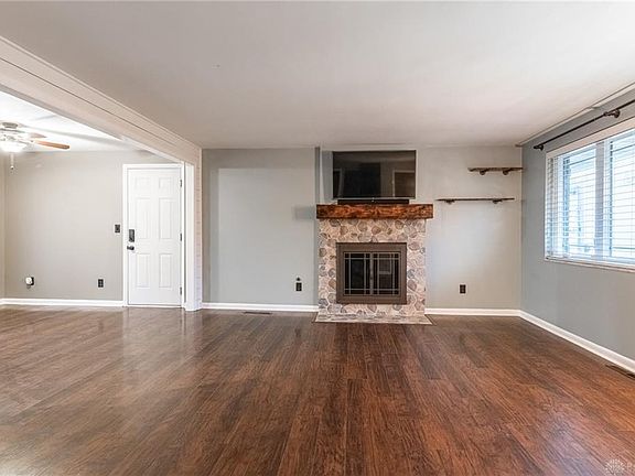 4th image of 518 Alvina Ln