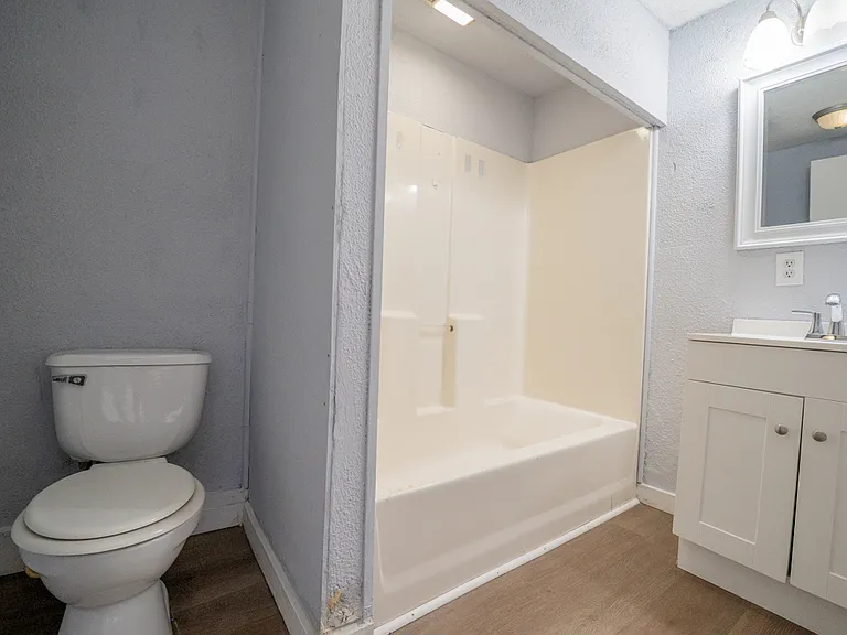 411 S Yale Ave — Photo 7