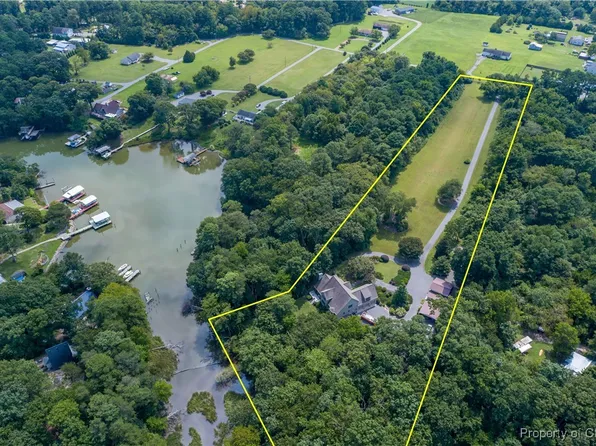 65 Farmers Dell Ln, Deltaville, VA 23043