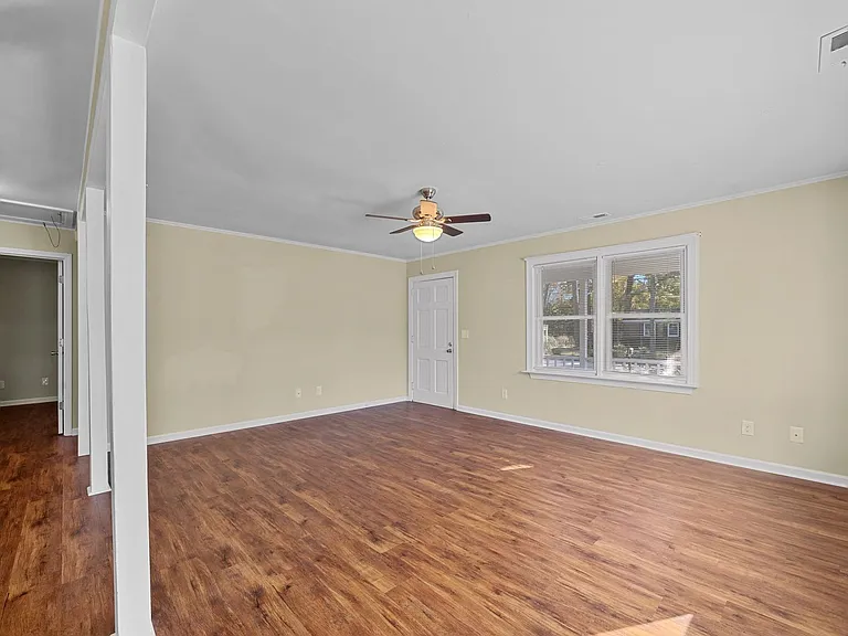 400 Sandy Point Rd — Photo 4