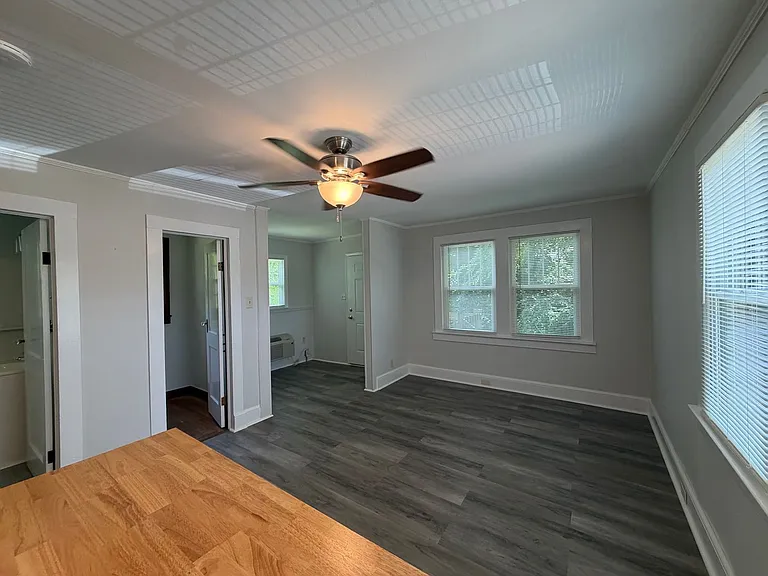 653 E Main St #D — Photo 8