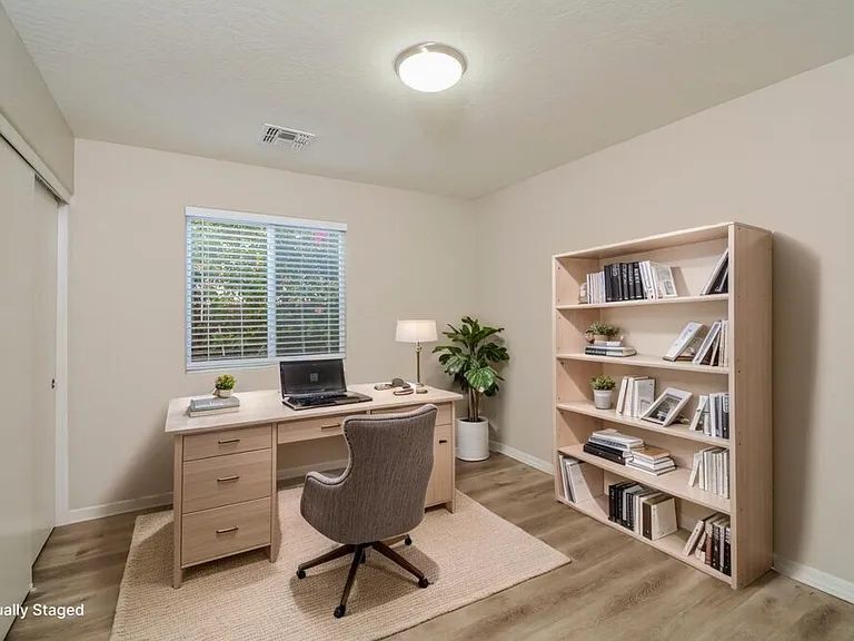 15438 W Mercer Ln — Photo 14