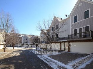 16767 Laurel Plz, Omaha, NE 68116