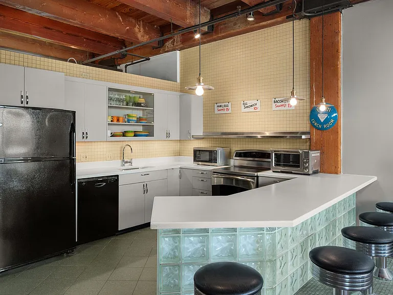540 N Lake Shore Dr — Photo 9