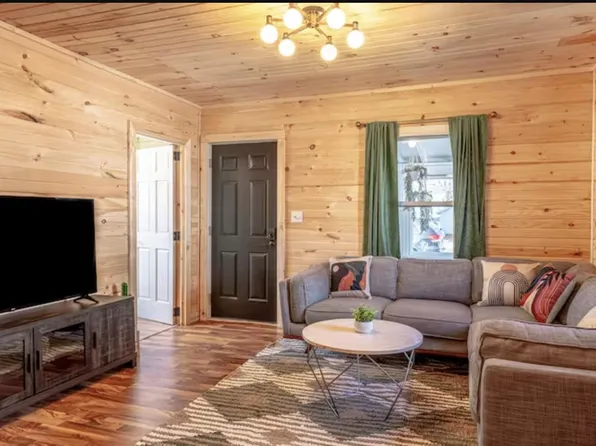 108 14th St, Winona Lake, IN 46590