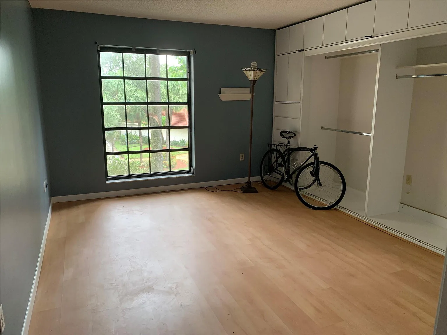1 bed, 1.5 bath, 833 sqft, $1,700 — Photo 4