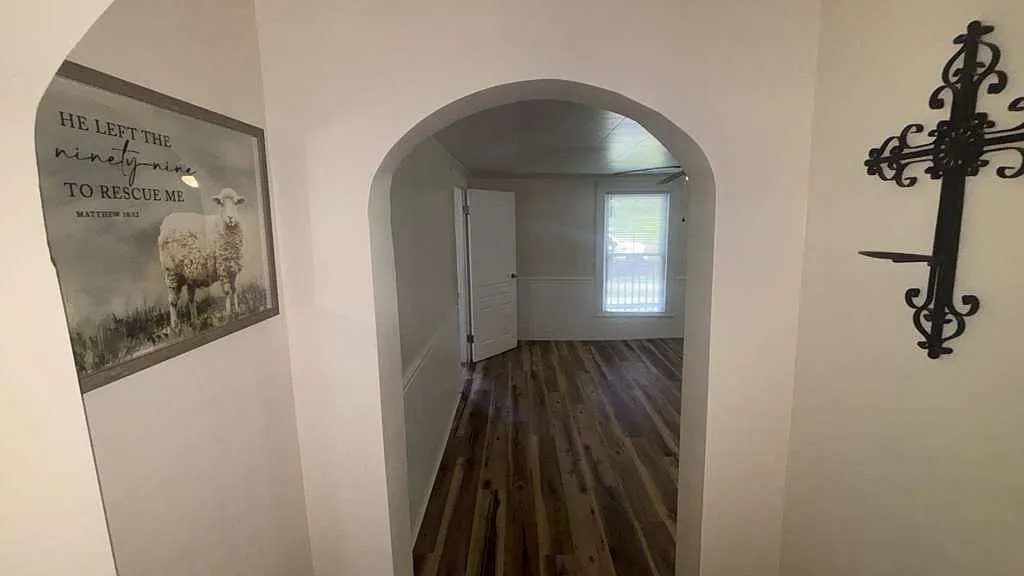 5 bed, 3086 sqft, $2,500 — Photo 2