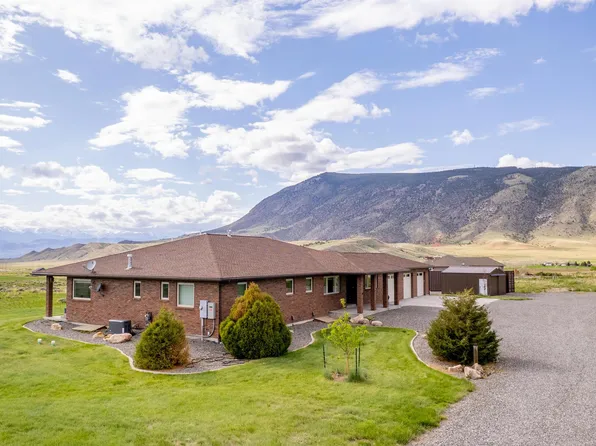 31 Diamond Basin Rd, Cody, WY 82414