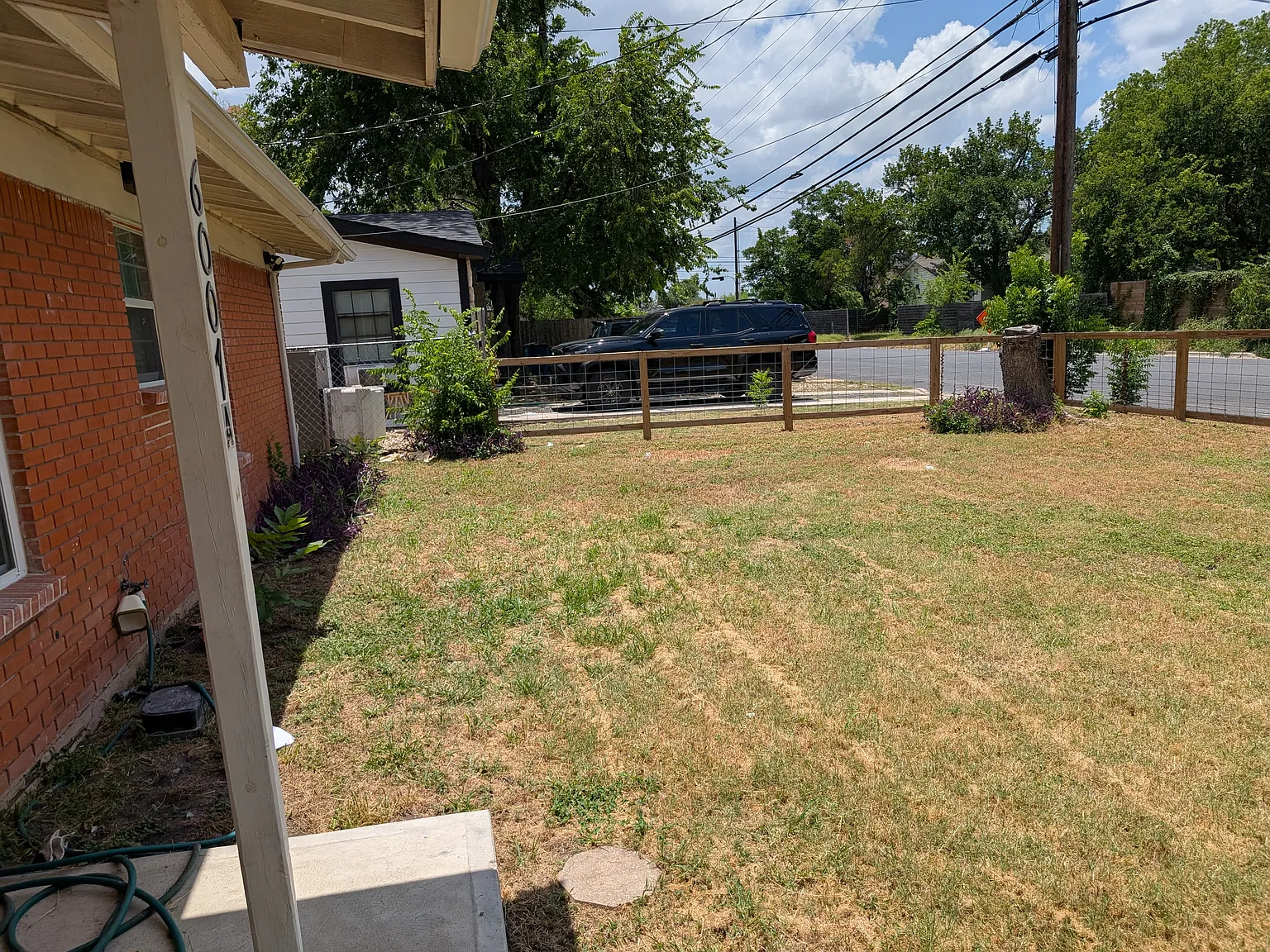 3 bed, 1400 sqft, $2,000 — Photo 2