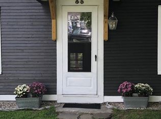 488 Center St FLOOR 2, Pownal, VT 05261