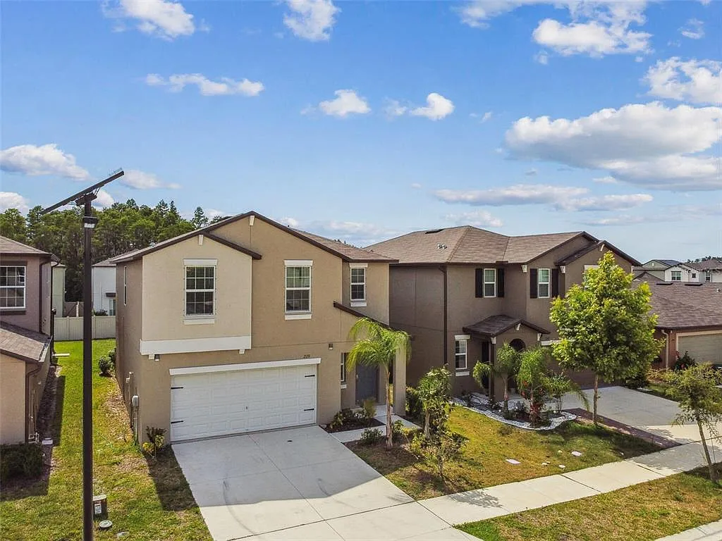 4 bed, 2.5 bath, 1870 sqft, $2,950 — Photo 3