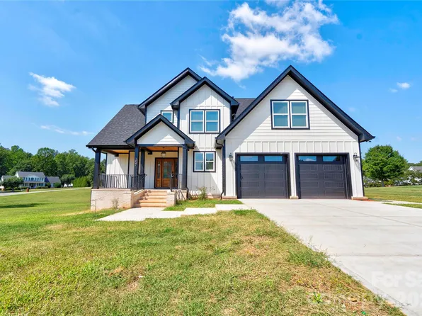 157 Sir Gregory Dr, Boiling Springs, NC 28152