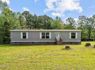 72 Memory Ln, Burgaw, NC 28425
