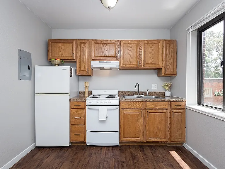 Crown Apartments — Photo 26
