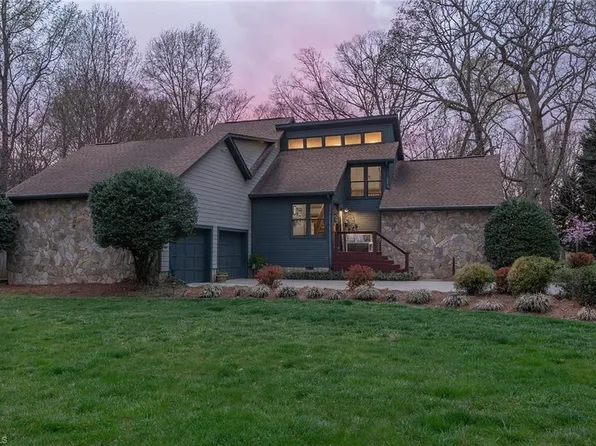 5110 Foxview Dr, Pleasant Garden, NC 27313