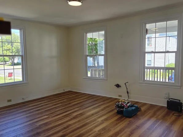 76 Broad St, Rockland, ME 04841