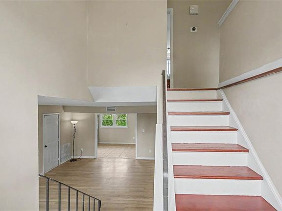 3rd image of 524 Pine Hill Rd