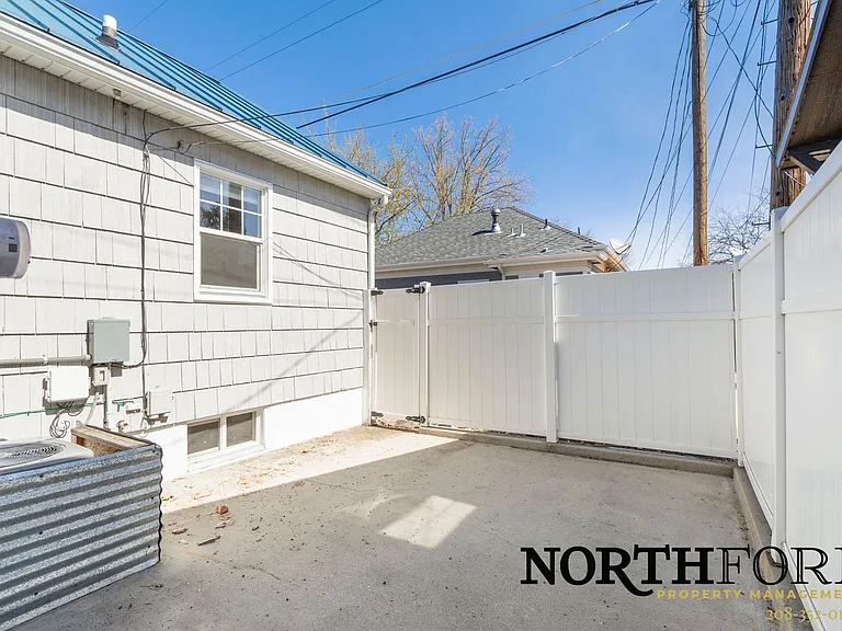 208 N 18th St — Photo 17