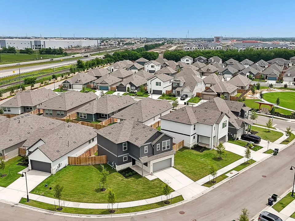 SkyMor Carmel Creek apartments community photo