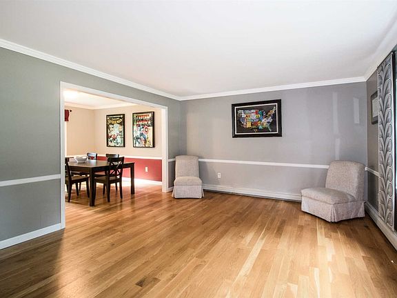 4th image of 36 Sachson Pl