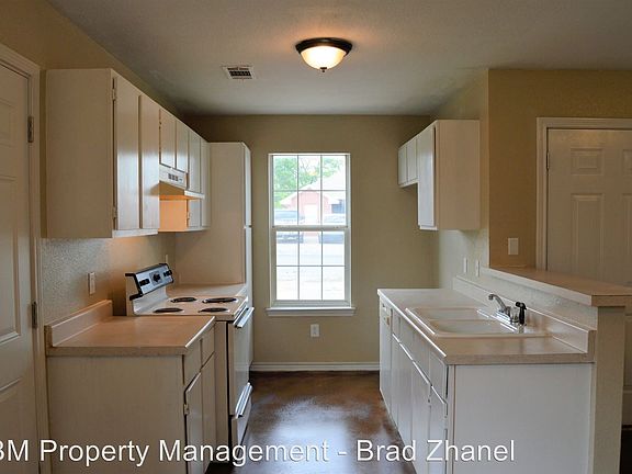 4th image of 207 W Lamar St