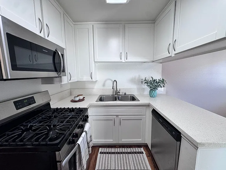 Pacific Palms Apartment Homes — Photo 43