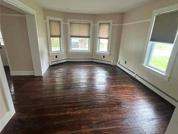 4th image of 389 Sayles Ave #1