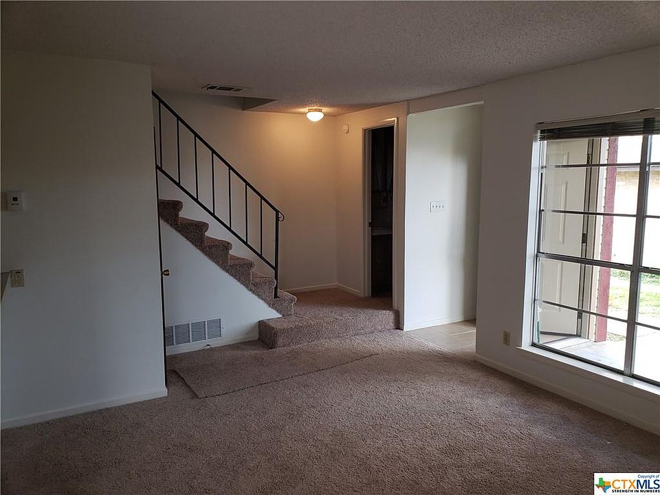 2nd image of 1206 Covey Ln