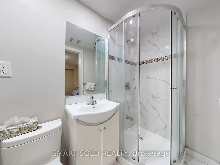 1040 Ossington Ave #BASEMENT — Photo 14
