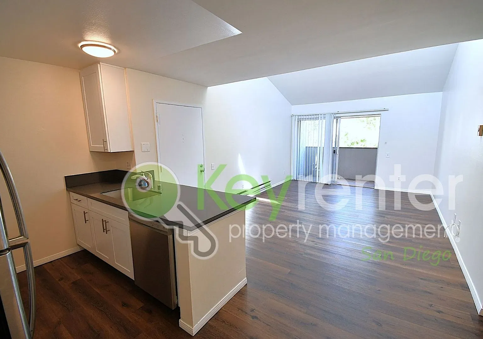 Upstairs unit | Serra Mesa Near Mission Valley | Minutes to I-15, I-805 & I-8 — Photo 2