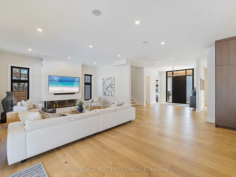 2057 Salvator Blvd — Photo 13