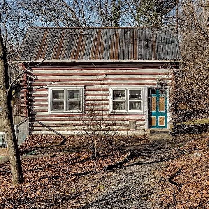 Front of Cabin from parking space