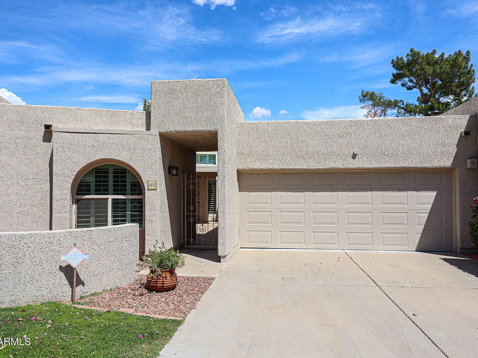 1077 N Vista Verde Dr