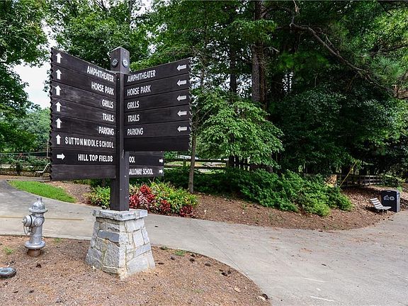 Walking distance to Chastain Park