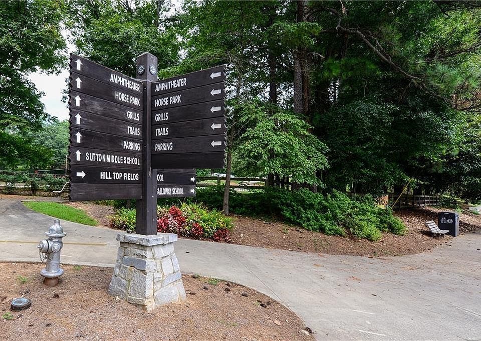 Walking distance to Chastain Park