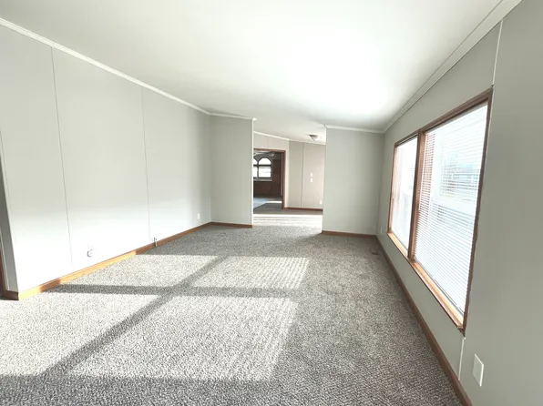 24497 Manchester Dr #107, Flat Rock, MI 48134