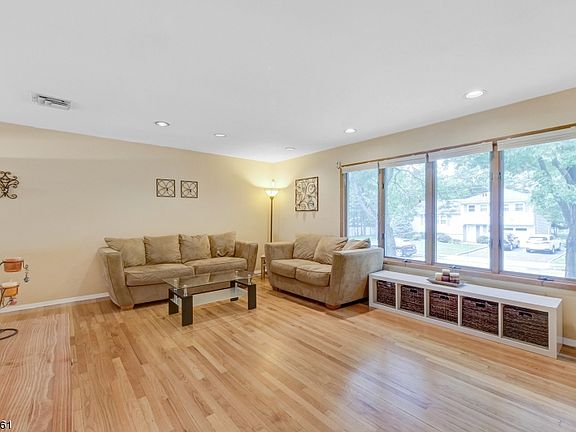 3rd image of 92 Conforti Ave